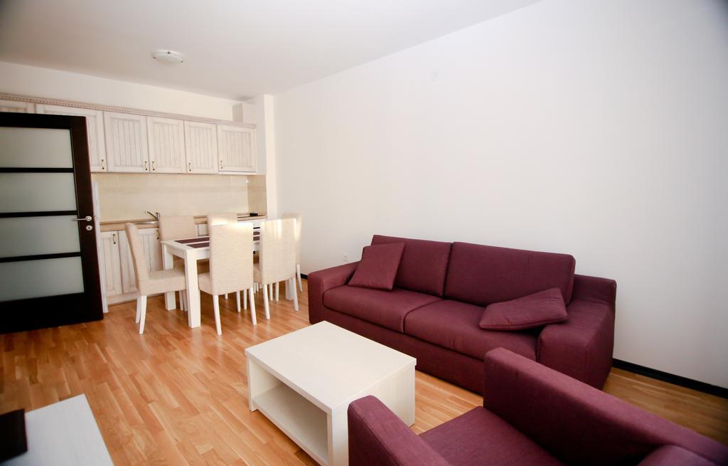 Atrium Apartment *