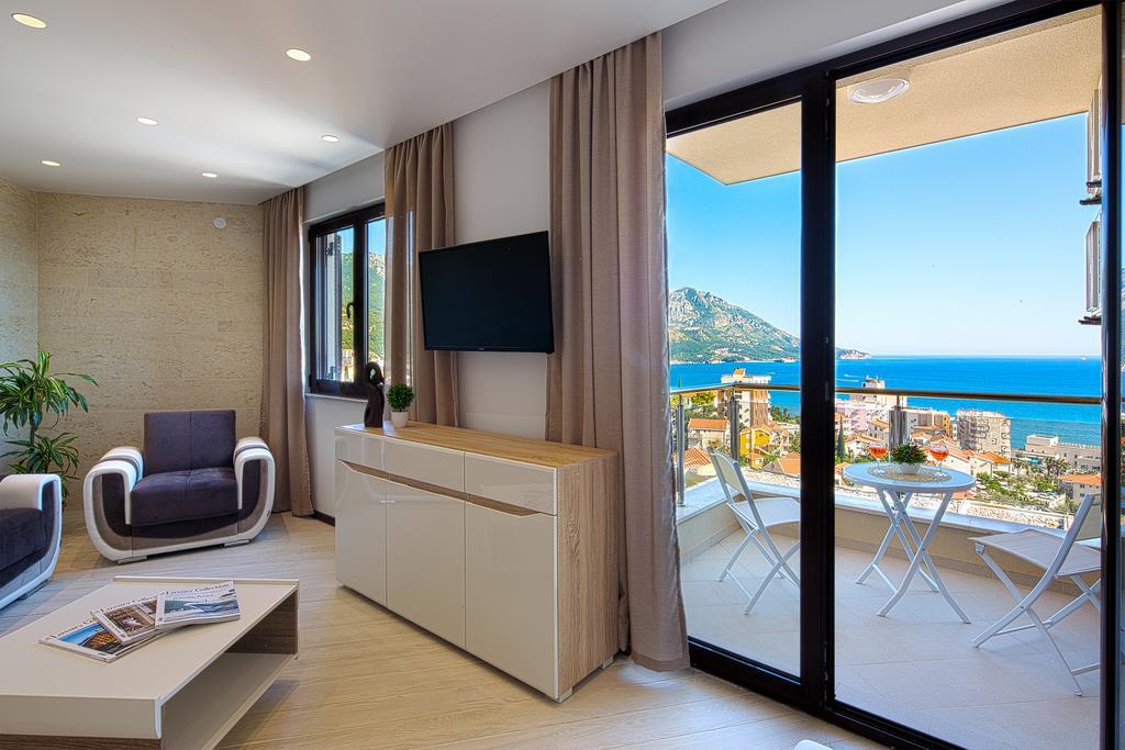 Atrium Apartment *
